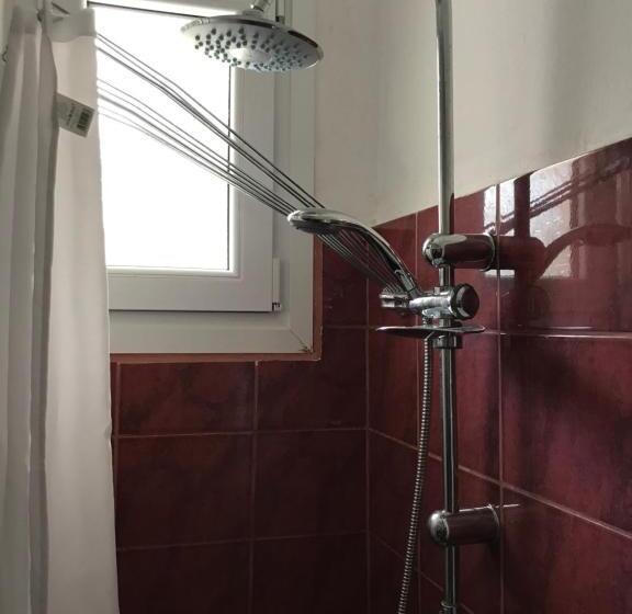 غرفة عائلية, Eleni Kandilari Rooms