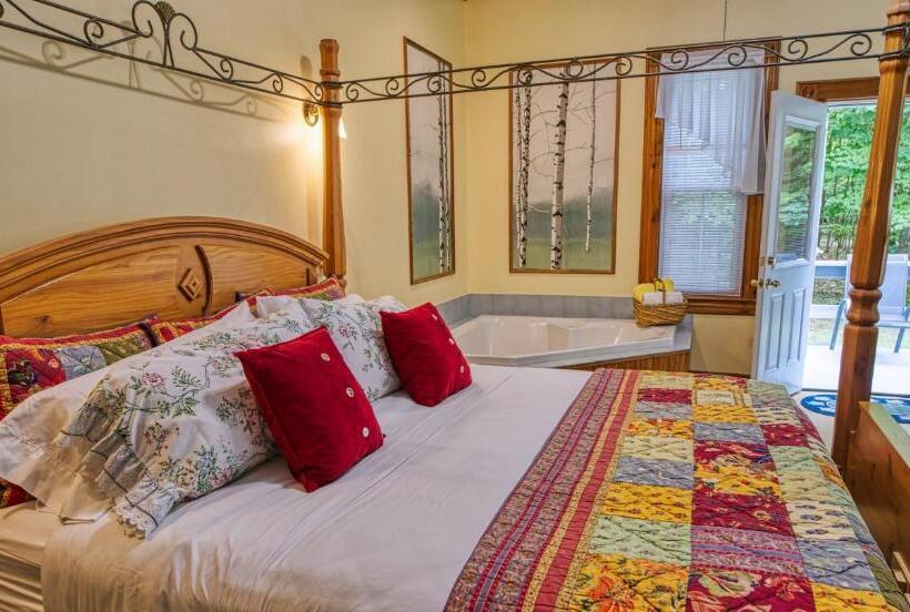 Люкс с Балконом, Rockwell Falls Inn And Wine Bar
