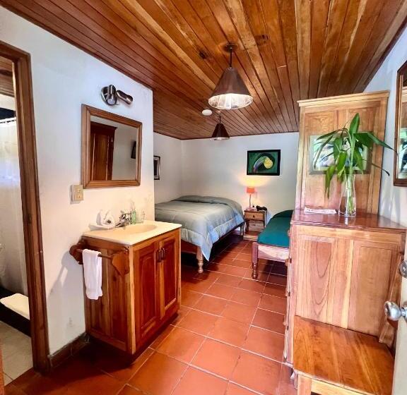Номер Стандарт Вид на Озеро, Los Quetzales Ecolodge & Spa