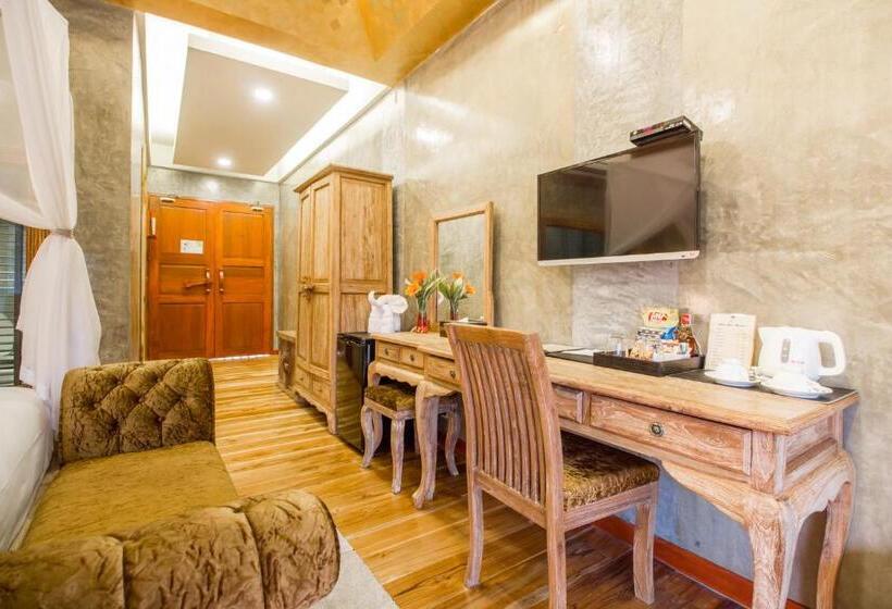 Номер Executive Вид на Бассейн, The Chaya Resort And Spa