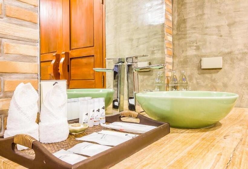 Номер Deluxe, The Chaya Resort And Spa