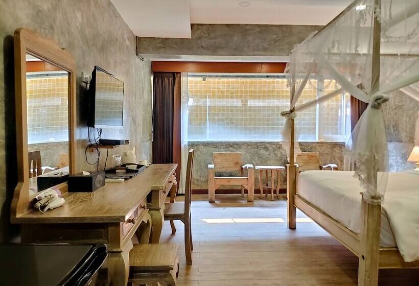 Номер Deluxe, The Chaya Resort And Spa