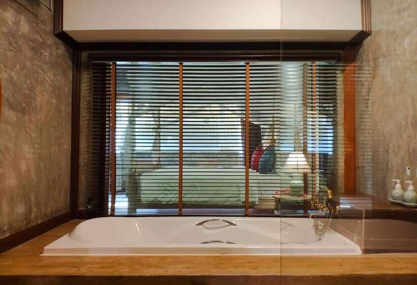 Номер Deluxe, The Chaya Resort And Spa