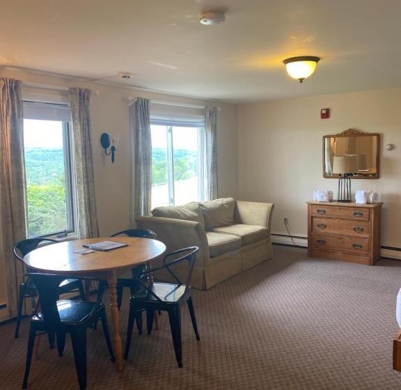 Четырехместный Номер Deluxe, The Wildflower Inn