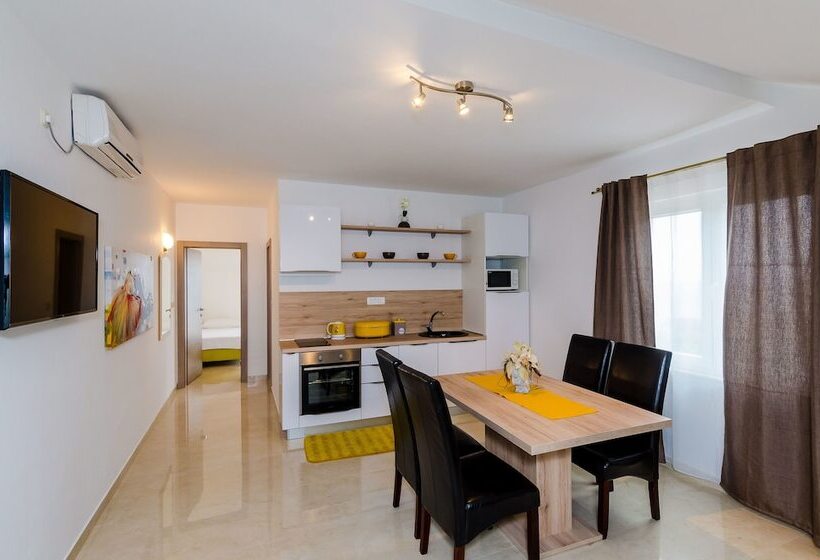 Apartamento 1 Quarto Vista Mar com Sacada, Apartments Sandito