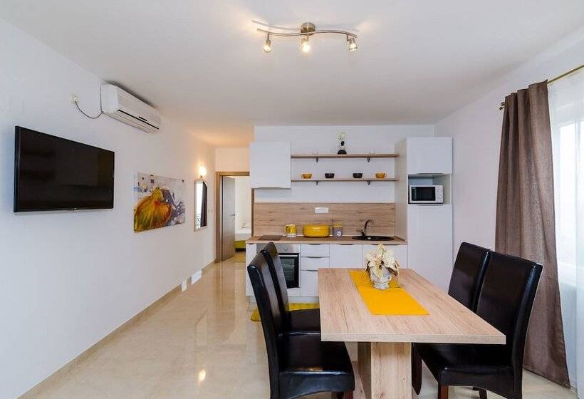 Apartamento 1 Quarto Vista Mar com Sacada, Apartments Sandito
