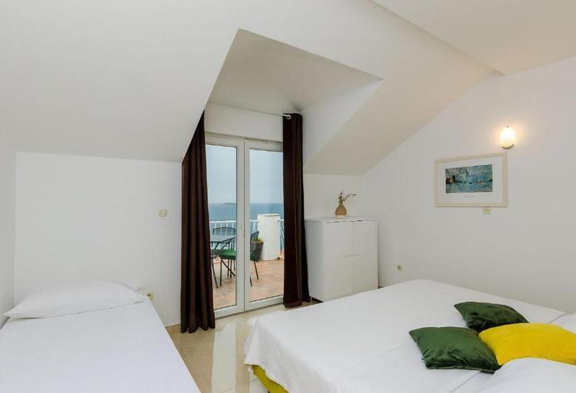 Apartamento 1 Quarto Vista Mar com Sacada, Apartments Sandito