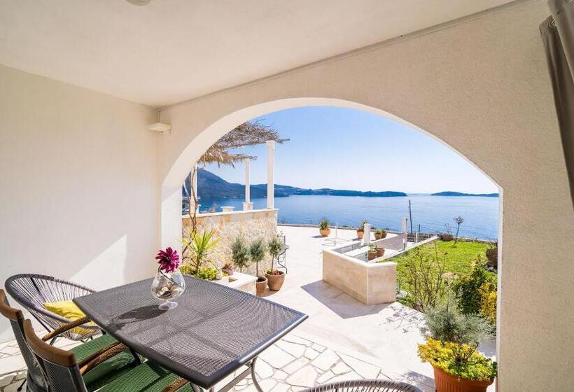 Quarto Estandar Vista Mar com Terraço, Apartments Sandito