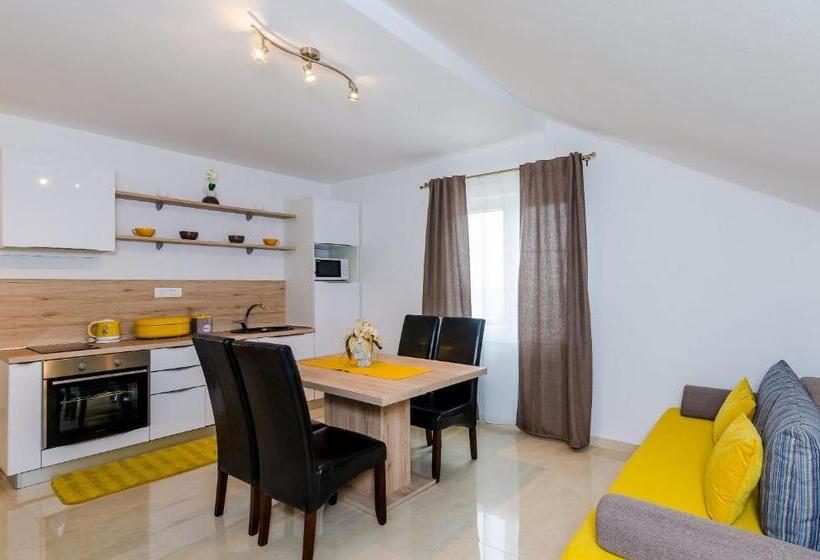 Apartamento 1 Quarto Vista Mar com Sacada, Apartments Sandito