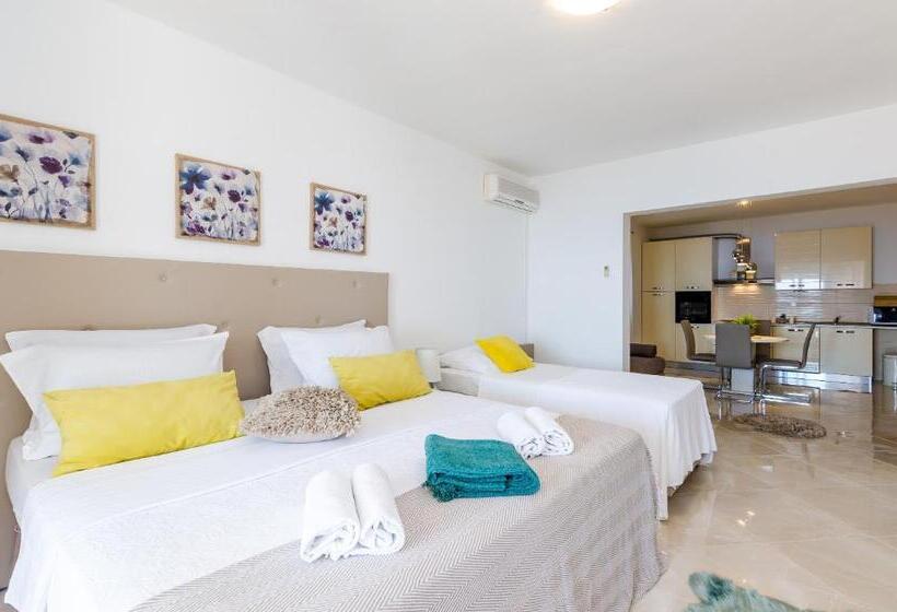 Apartamento 1 Quarto com Terraço Vista Mar, Apartments Sandito