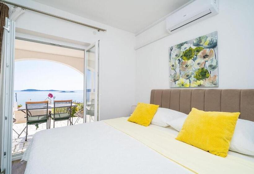 Quarto Estandar Vista Mar com Terraço, Apartments Sandito