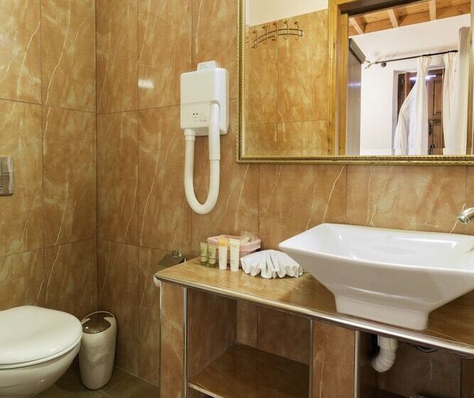 Family Suite, Camelot Traditional & Classic