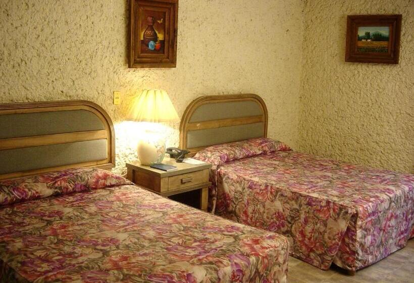 ２ダブルベッドのスタンダードルーム, Villa Monarca Inn