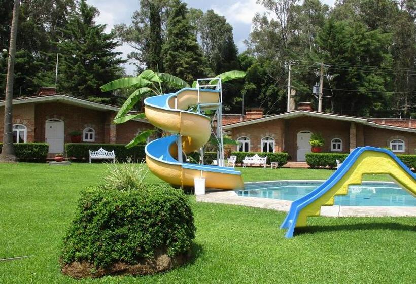 ガーデンビューの３ベッドルームビラ, Villa Monarca Inn
