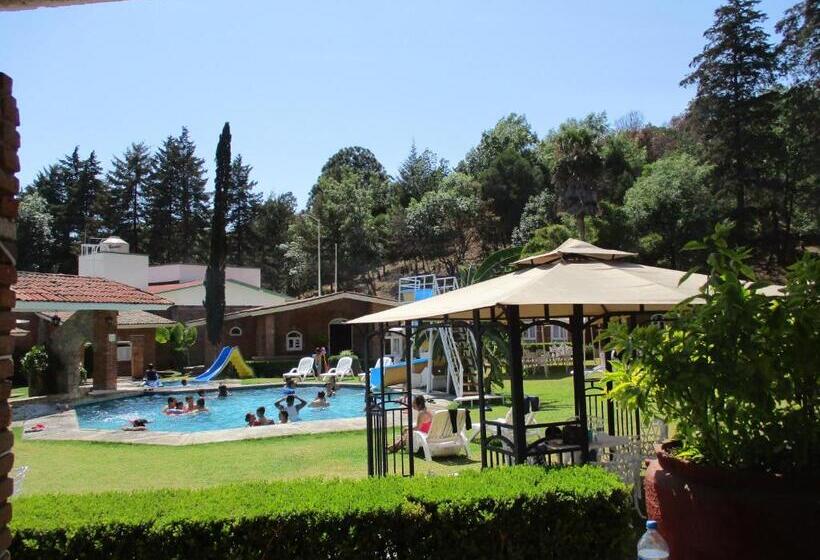 ガーデンビューの３ベッドルームビラ, Villa Monarca Inn
