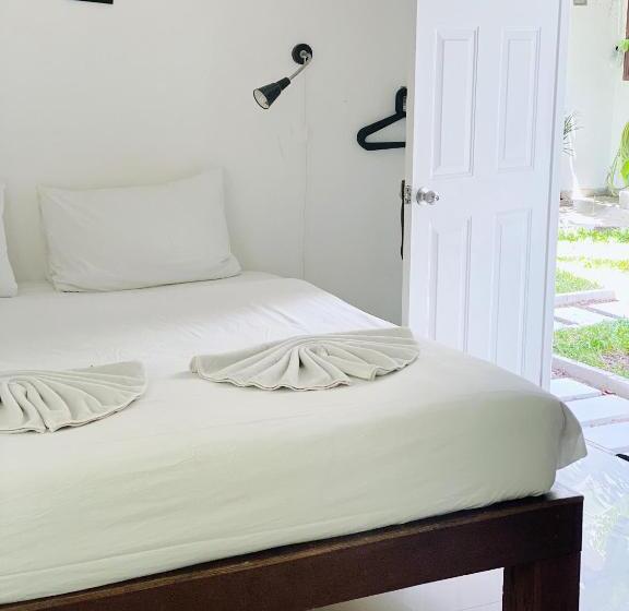 اتاق لوکس خانوادگی, The Reef Hotel & Studios
