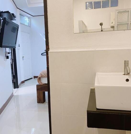 سوئیت خانواده 2 خوابه, The Reef Hotel & Studios