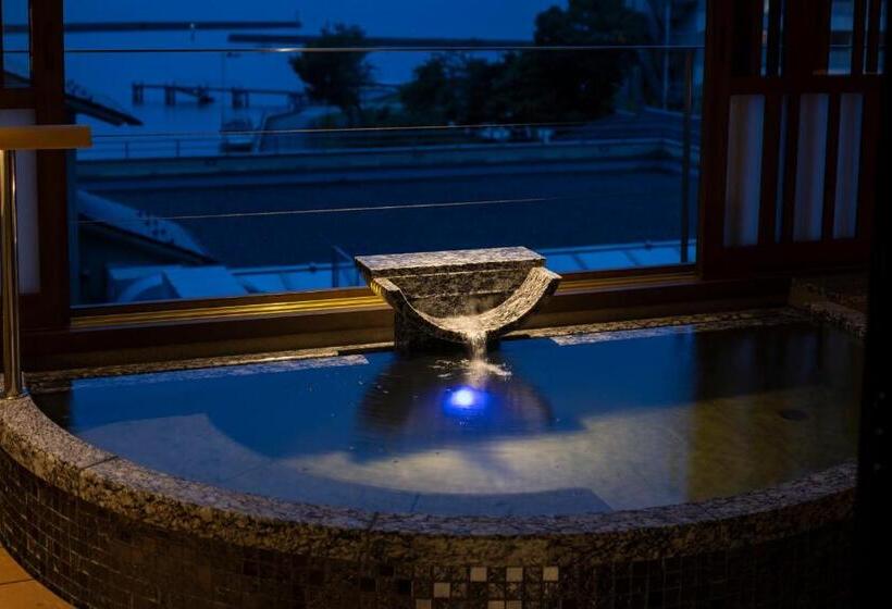 Четырехместный Номер Deluxe, Biwako Ryokusuitei