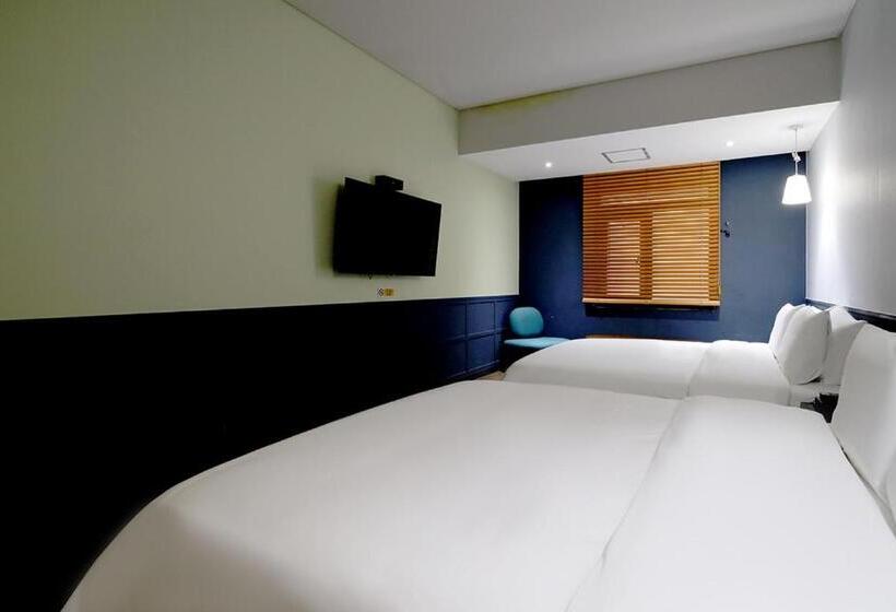 Семейный Номер, Seomyeon Hound Hotel 1st Street