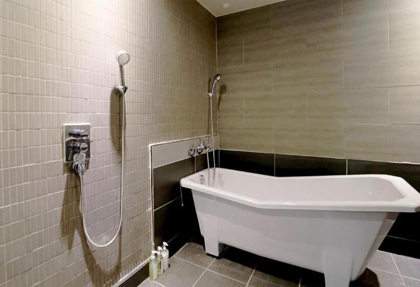 Семейный Номер, Seomyeon Hound Hotel 1st Street