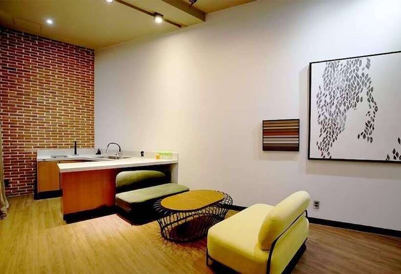 Семейный Номер, Seomyeon Hound Hotel 1st Street