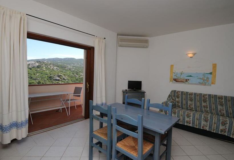 プールビューの２ベッドルームアパート, Vallemare Residence E Studios