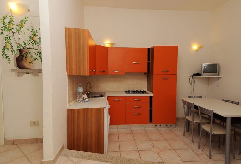 庭の見える１ベッドルームアパートメント, Vallemare Residence E Studios