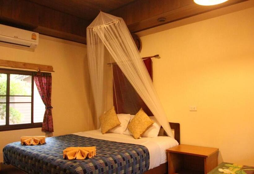 디럭스 룸, Longtail Beach Resort