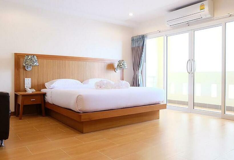 Номер Deluxe, Dhotel Pattaya