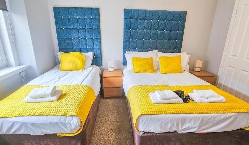 חדר קלאסי לשלושה, Mystayinn Strathblane House