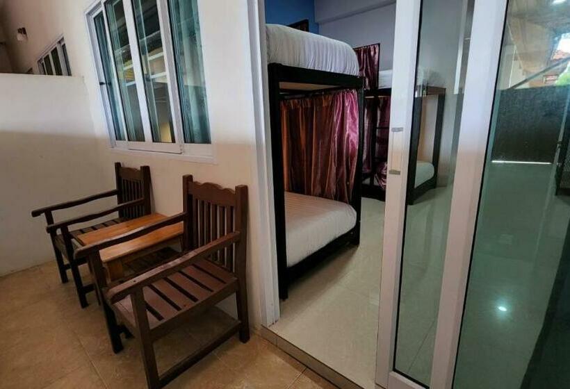 تختخواب در اتاق مشترک, Save Hostel