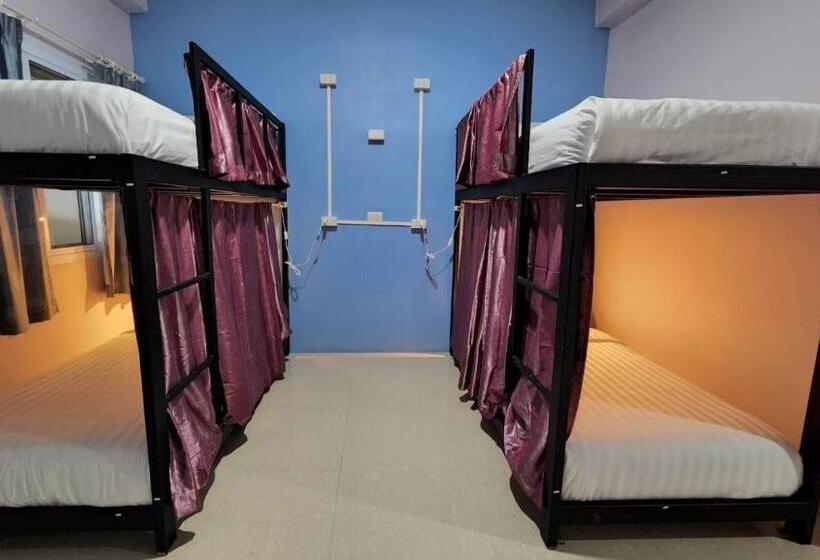 تختخواب در اتاق مشترک, Save Hostel