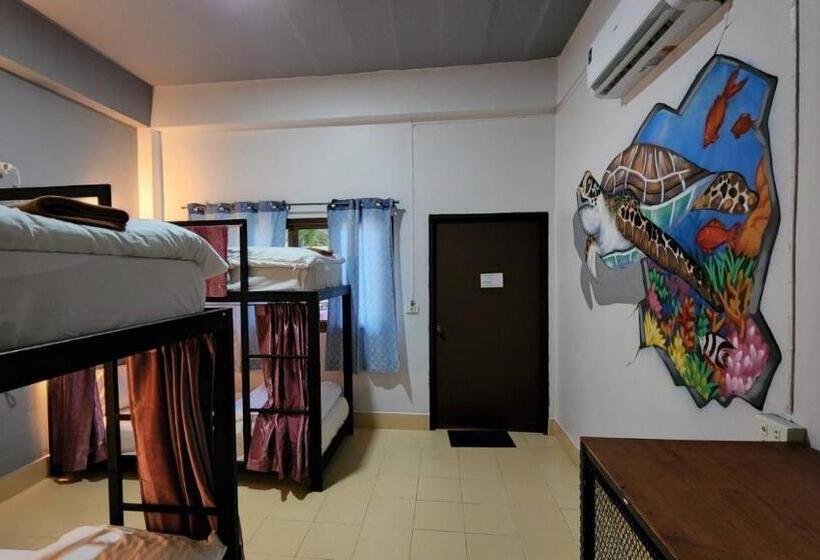 تختخواب در اتاق مشترک, Save Hostel