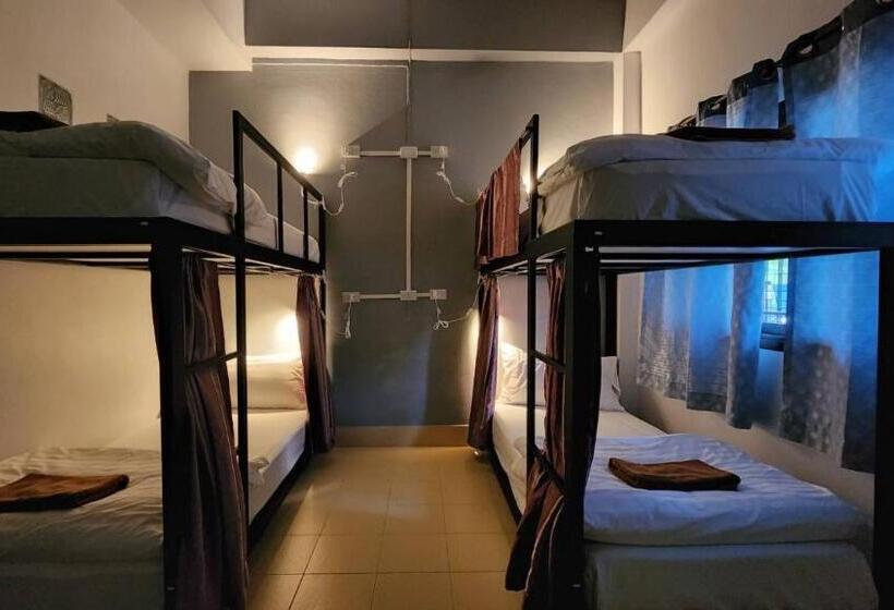 تختخواب در اتاق مشترک, Save Hostel