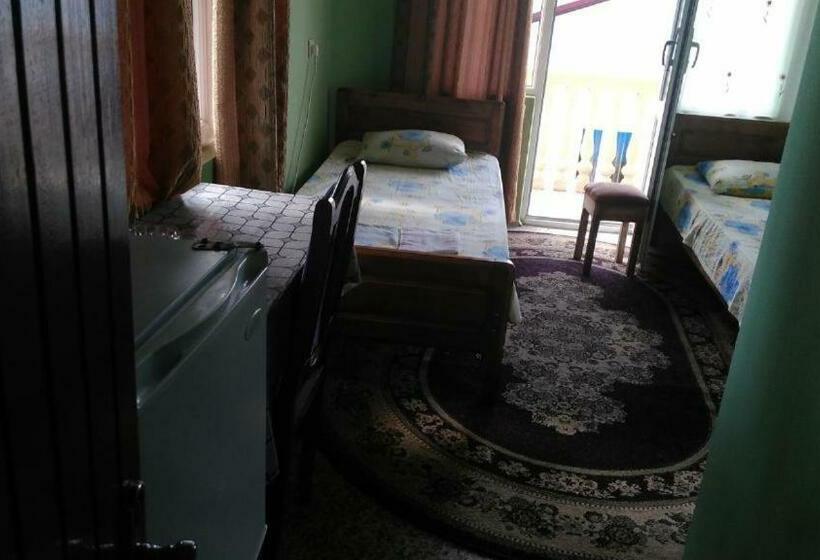 Quarto Estandar com Sacada, Shorena