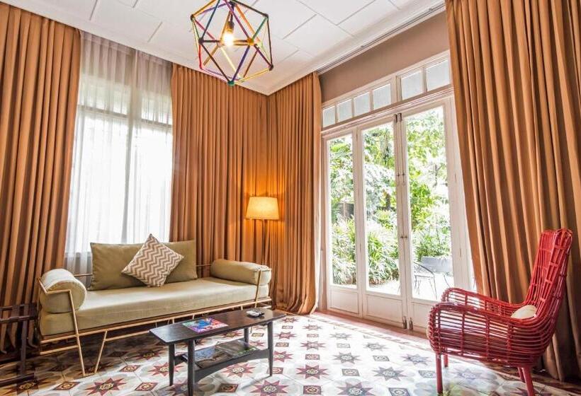 Люкс, The Henry Hotel Manila