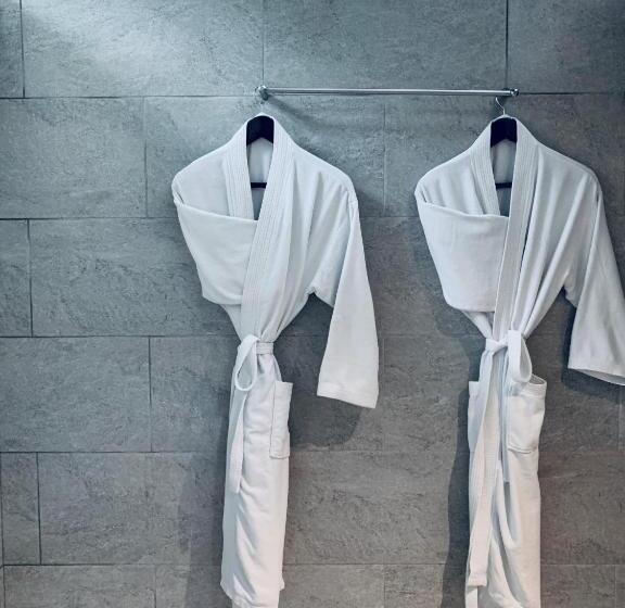 Люкс, The Henry Hotel Manila
