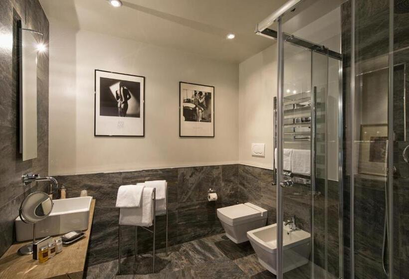 اتاق لوکس سه تخته, The Independent Suites