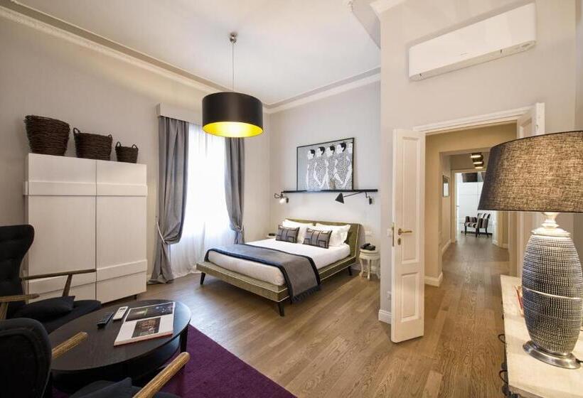 اتاق خانوادگی, The Independent Suites
