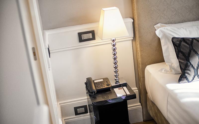 اتاق کلاسیک, The Independent Suites