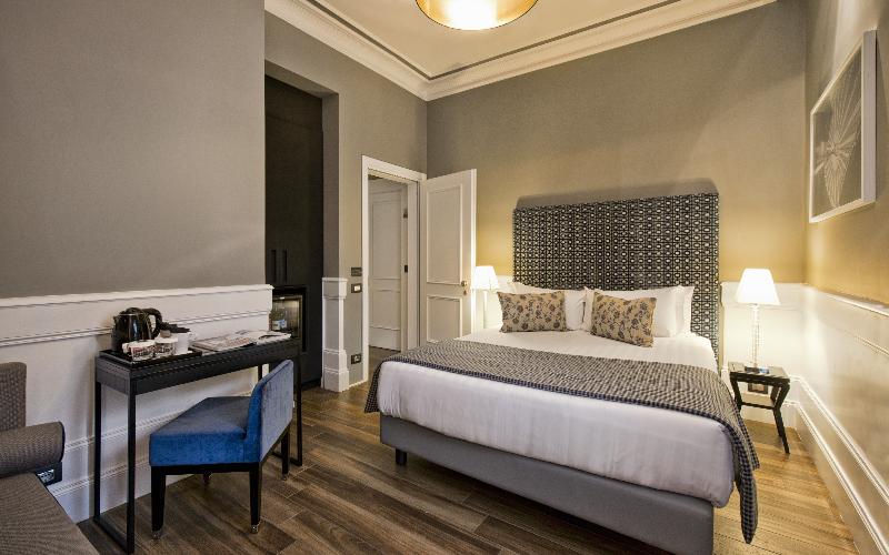 اتاق خانوادگی, The Independent Suites