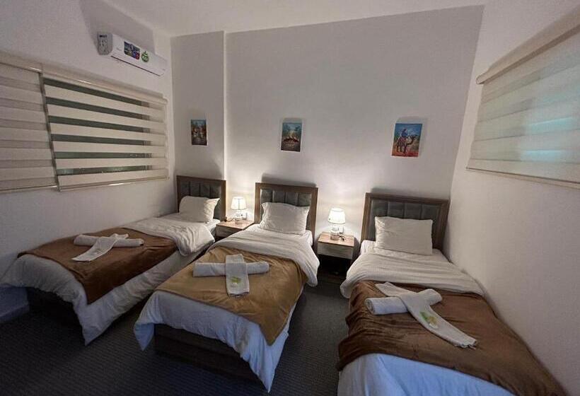 اتاق استاندارد سه نفره, Petra Pass Hostel
