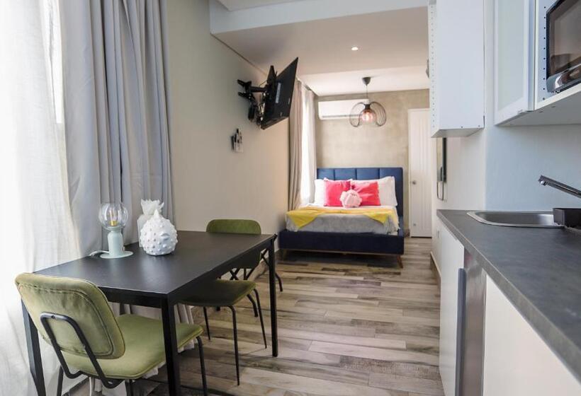 استودیوی استاندارد, Rosalina Urbano