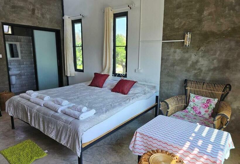 Family Suite, ไร่ปาริชาติ