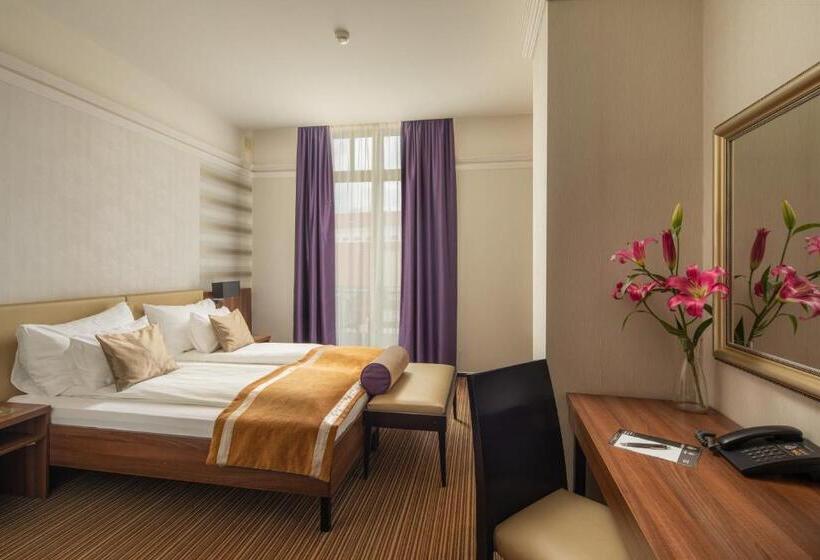 Номер Superior, Grand Hotel Glorius Makó
