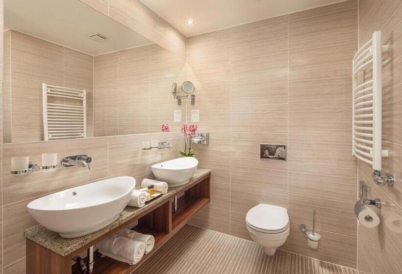 Номер Deluxe, Grand Hotel Glorius Makó