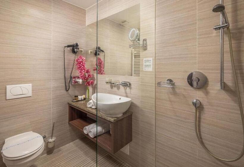 Номер Стандарт Трехместный, Grand Hotel Glorius Makó