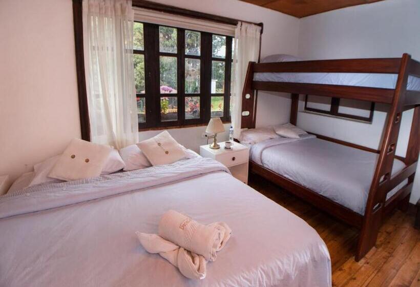 수피리어 트리플 룸, Hosteria Papagayo Cotopaxi