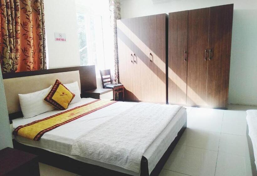 اتاق لوکس, Khách Sạn Crown   Gần đại Học Nông Lâm Tn