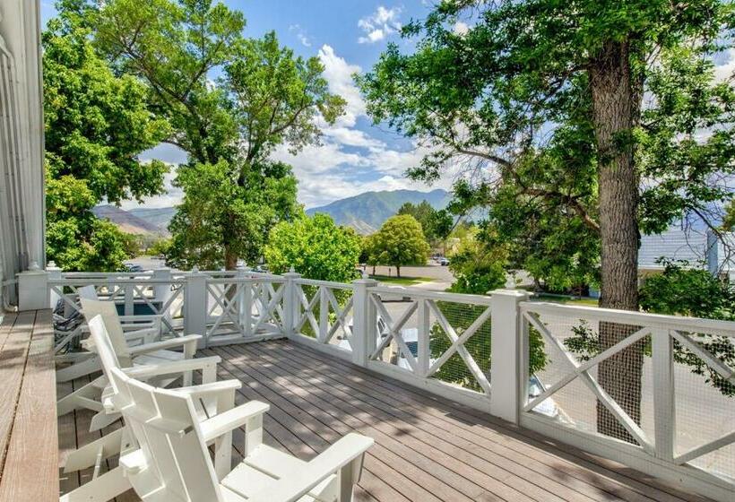 Студия Стандарт, Suite 4 Historic Art City Inn
